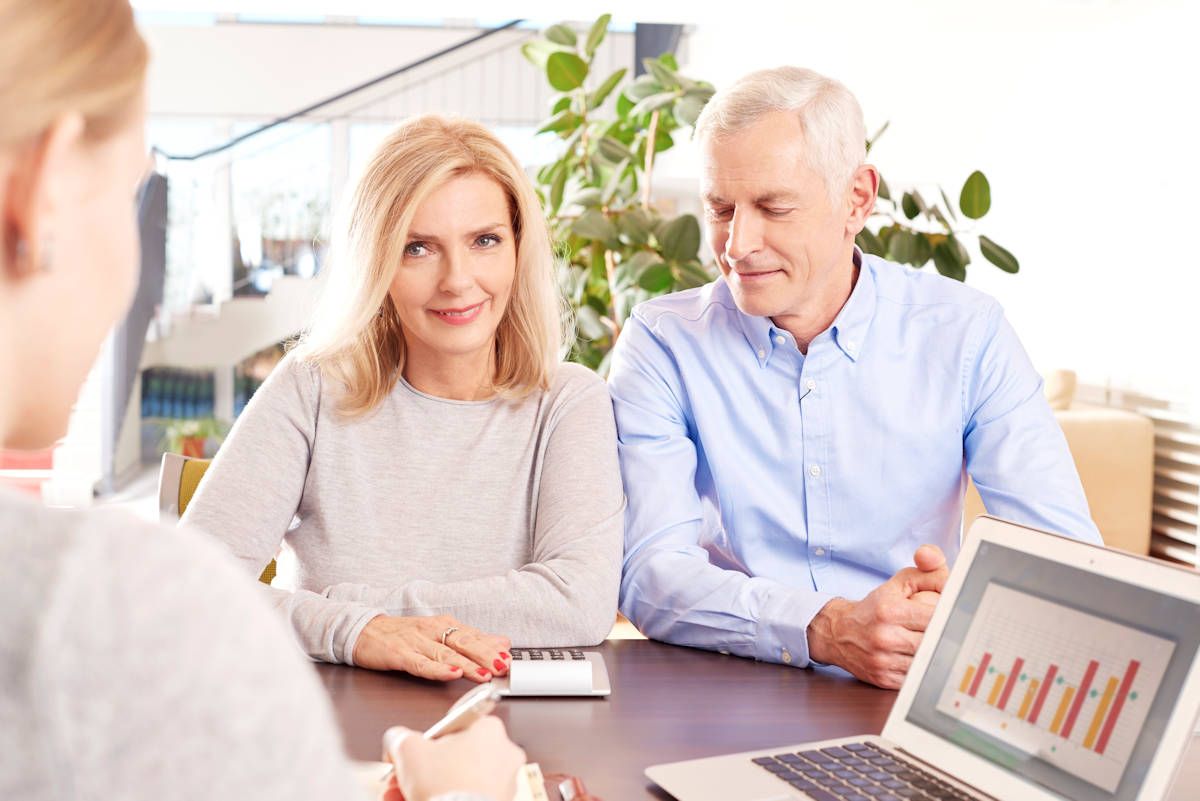 meet with financial planner_138711114